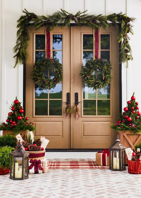 Know The Trends In Christmas Decoration For Doors 2021-2022 – Decor