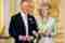 Al Príncipe Carlos y a su esposa no les molesta su edad y lo demuestran