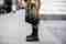 Street Style: Los mejores looks con botas militares – Moda – WebMediums