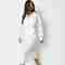 Estos son los diseños de vestidos blancos que se apoderan del 2022