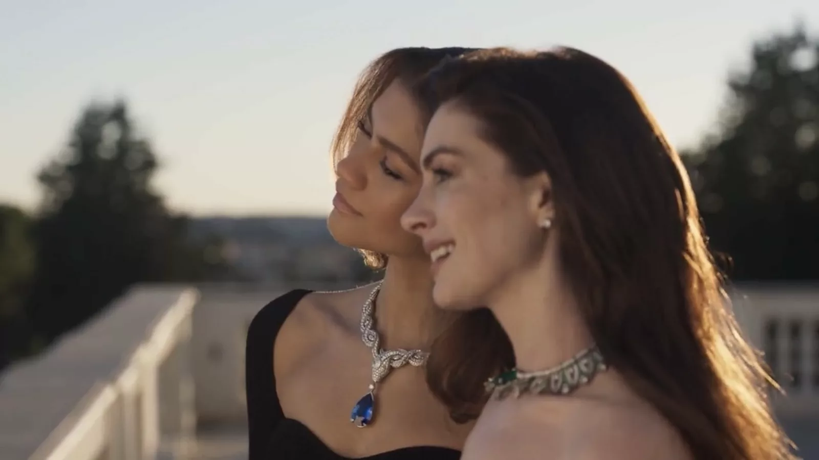 Anne Hathaway, Zendaya, Blackpink's Lisa Star in New Bulgari Campaign – WWD