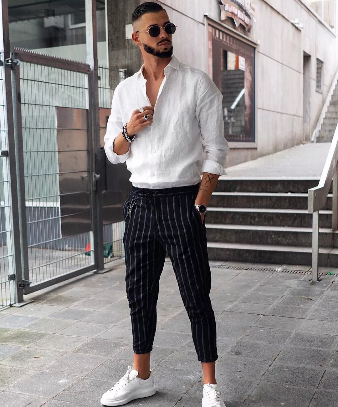 10 outfits that will teach you how to combine a white shirt for men