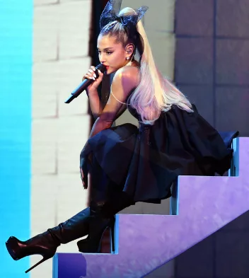 Ariana Grande and her ponytail: The easiest hairstyle ever – Showbiz