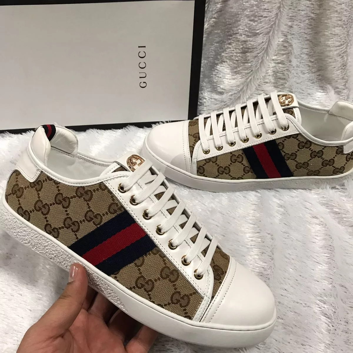lo que ofrece de zapatos Gucci desde sus tiendas